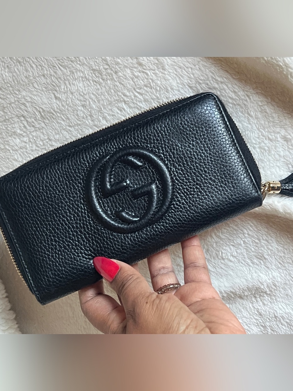 Gucci Black Pebbled Leather Zip Wallet with Embossed Double G